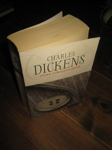 DICKENS, CHARLES: STORE FORVENTNINGER. 2012. 