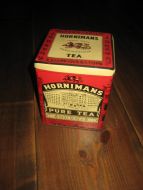 Pen teboks til din samling? HORNIMANS PURE TEA. . Ca 11*11  cm stor,  13 cm høg. 60 tallet.