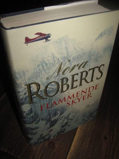 ROBERTS, NORA: FLAMMENDE SKYER. 2005.