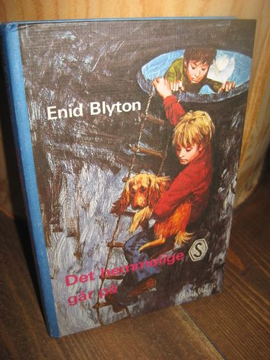 Blyton: Det hemmelige S går på. 1974.