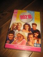 BEVERLY 90210 HILLS. First season. 17 timmer 7 min, 15 år. 1990