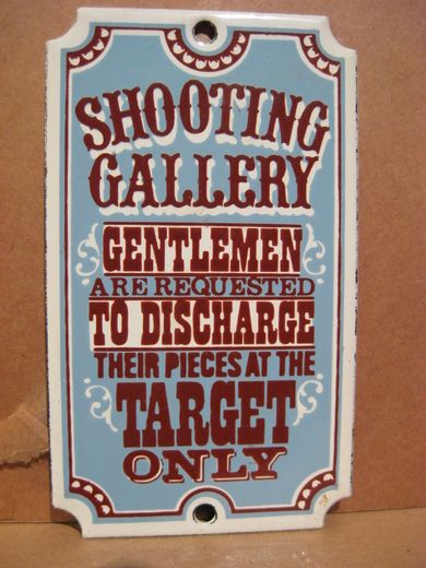 Emaljert skilt fra Dodo Designs, Kent, England. SHOOTING GALLERY GENTLEMAN.