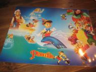 Pen, ubrukt, plastbelagt plakat fra  Disney, ca 41*51 cm stor,  PINOCCHIO. 2000.  Dette er plakat nr 15