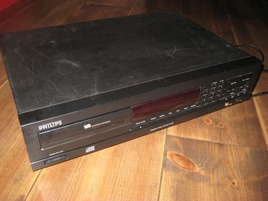 PHILLIPS COMPACT DISC PLAYER CD 690.