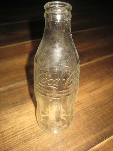 Coca Cola glassflaske, fransk??, ca 18 cm høg. 70 tallet?