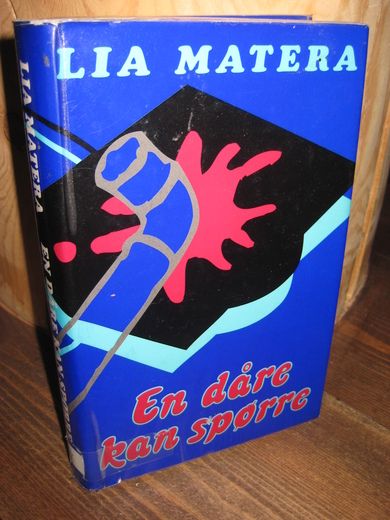 MATERA, LIA: En dåre kan spørre. 1993