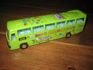 TINS TOYS buss av noe nyere dato. Ca 18 cm lang.