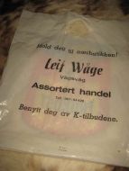 Leif Wåge Assortert handel, tlf. (057) 54428, VÅGSVÅG. Friele frokost kaffe bilde på andre sida. 70-80 tallet. 