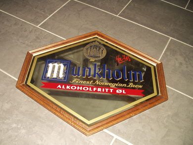 Reklamespeil med reklame for MUNKHOLM ALKOHOLFRITT ØL.     70-80  tallet.