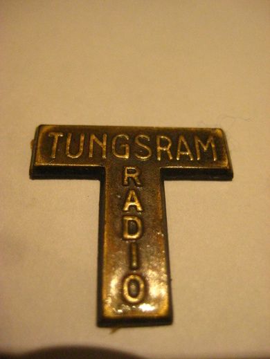 TUNGSRAM RADIO metall merke, ca 2 cm høgt. 30-40 tallet.