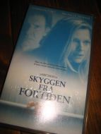 SKYGGEN FRA FORTIDEN. 2000, 122 MIN, 15 ÅR