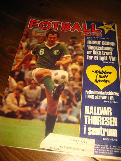 1977,nr 044, FOTBALL REVYEN