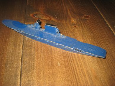 PILOT hangarskip i tinn, ca 20 cm langt. 50 tallet.