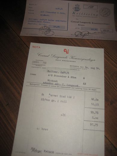 Faktura fra Conrad Langaards Kommisjonslager, Bergen,  30. AUGUST 1954. Samt postgiro kvittering med stempel BLAKSÆTER 18X54  for innbetalt beløp.Selges samla. 