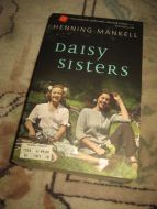 MANKELL, HENNING: Daysi sisters. 2011. 