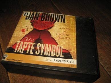 BROWN, DAN: TAPTE SYMBOL. Lest av Anders Ribu. Krim. 