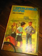 FITZGERALD: I SUPERHJERNENS FOTSPOR. 1977. 