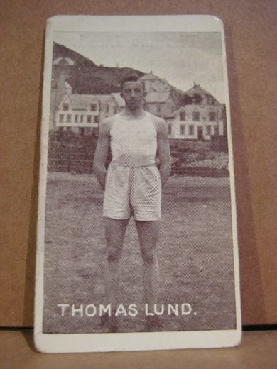 Thomas Lund, norgesmester i 110 meter hæk i 1928, samlebilde fra 20-30 tallet, låg i tobakseskene på den tid.