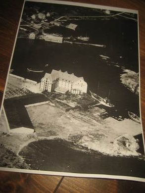 Bilde fra Ålesund på tidleg 1900, ca 21*30 cm stort, pent i glass og ramme. Dette er bilde nr 6