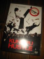 KUNG FU HUSTLE. 15 ÅR, 95 MIN, 