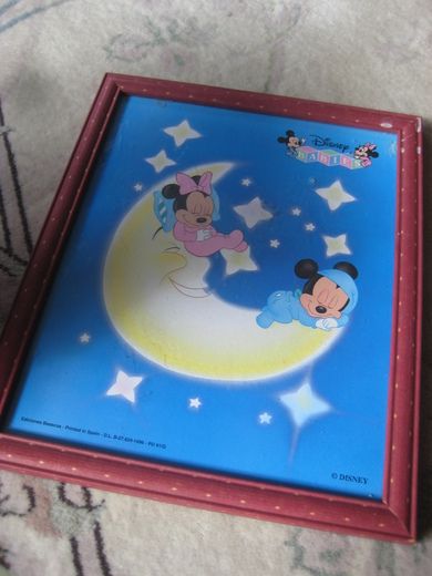 Pent DISNEY bilde i glass og ramme, fra 1996, ca 27*33 cm stort. 