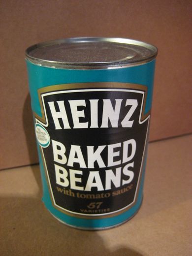 HEINZ BAKES BEANS. Uåpna boks med innhold, 90 tallet.