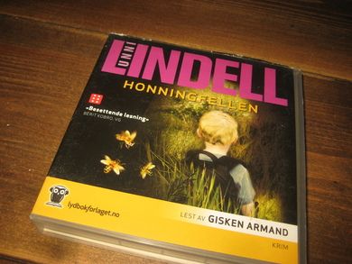 LINDELL, UNNI. HONNINGFELLEN. Krim lest av Gisken Armand, 9 timer og 10 min.