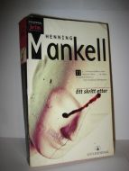 Mankell: Ett skritt etter. 2001.