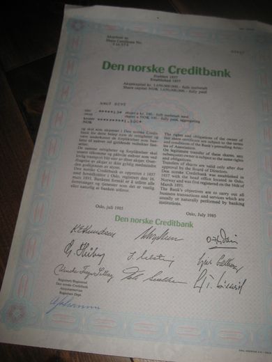 1985. Den Norske Creditbank. 80822. 13 aksjer a kr 100.-