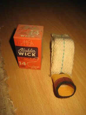 Pakke med ubrukt innhold, ALADDIN WICK parafinlampe veik, 14, fra Aladdin Industries, England, 30-40 tallet. 