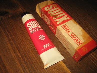 Eske med ubrukt innhold, SWIX SKI WAX for våt, kornet sne. 60 tallet. Pris 3.40