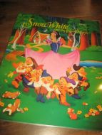 Pen, ubrukt, plastbelagt plakat fra  Disney, ca 41*51 cm stor, SNOW WHITE AND THE SEVEN DWARFS. 2000.  Dette er plakat nr 16