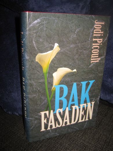 Picoult: BAK FASADEN. 1996.