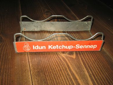 Gammelt stativ for pølser, reklame for Idun Ketchup- Sennep, 50-60 tallet.