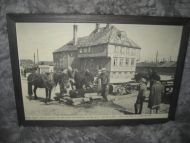 Tavern, bygget i 1728 som fergested. Fra 1740 vertshus med skjenkestue 