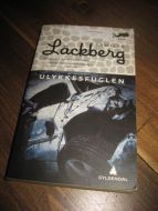 Løckeberg: ULYKKESFUGLEN. 2008. 