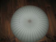 Stor taklampe i glass, 60 tallet, ca 52 cm i diameter. 