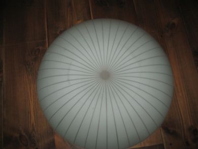 Stor taklampe i glass, 60 tallet, ca 52 cm i diameter. 