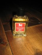 Lita flaske med innhold, WHITE HORSE AFTER SHAVE LOTION. Ca 9 cm høg. 50 - 60 tallet. 