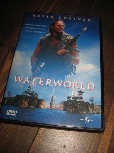 KEVIN KOSTNER: WATERWORLD.