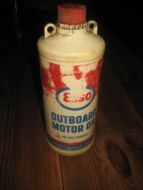 Plastflaske med noe innhold, ESSO OUTBOARDF MOTOR OIL, 60 tallet? 