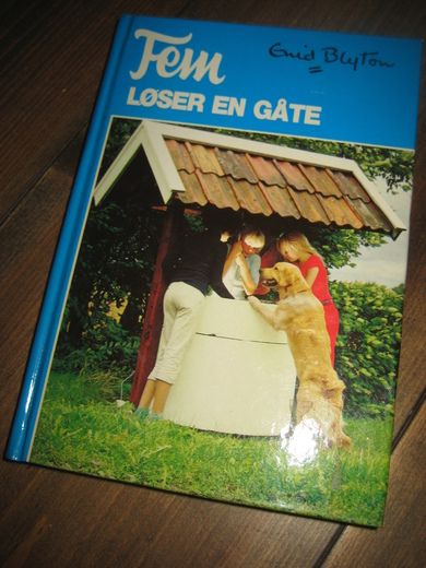 BLYTON: FEM LØSER EN GÅTE.  Bok nr 20, 1988.