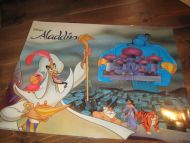 Pen, ubrukt, plastbelagt plakat fra  Disney, ca 41*51 cm stor,  ALADDIN. 2000.  Dette er plakat nr 9