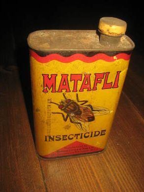 Gammel boks uten innhold,  MATAFLI INSECTICIDE, fra MORRIS LITTLE 6 SON, London, 50 tallet, ca 18 CM HØG, DEKORATIV BOKS. 