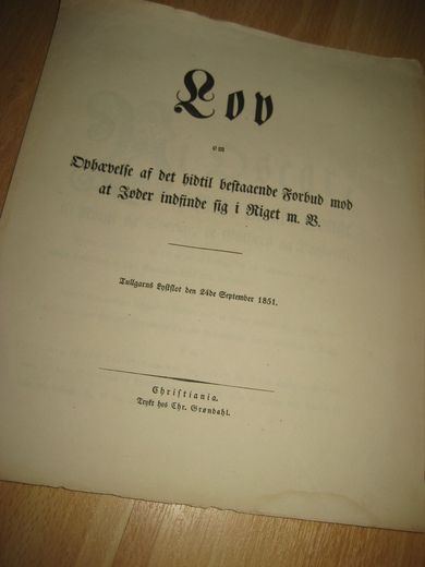 1851, Lov om Ophævelse af det hidtil bestaaende Forbud mod at Jøder indfinde sig i Riget.