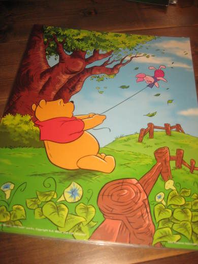 Pen, ubrukt, plastbelagt plakat fra  Disney, ca 41*51 cm stor,  WINNIE THE POOH. 2000.  Dette er plakat nr 10