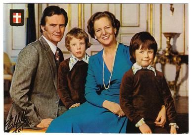 THE ROYAL FAMILY. 1977.