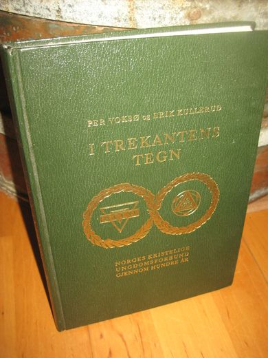 VOKSØ / KULLERUD: I TREKANTENS TEGN. NORGES KRISTLIGE UNGDOMSFORBUND GJENNOM HUNDRE ÅR. 1980.