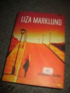 MARKLUND, LIZA: en plass i solen. 2008.