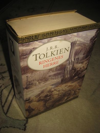 TOLKIEN: RINGENES HERRE. 2001. 